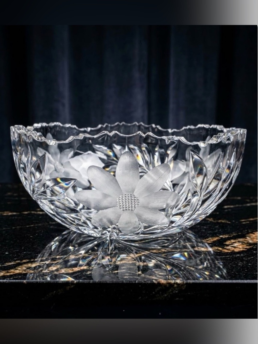 Vint 50s AMERICAN BRILLIANT ABP Art Glass Bowl Daisy Pattern Saw Tooth Rim 8"